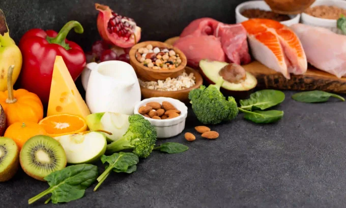 arreglo-de-comida-sabrosa-de-alto-angulo